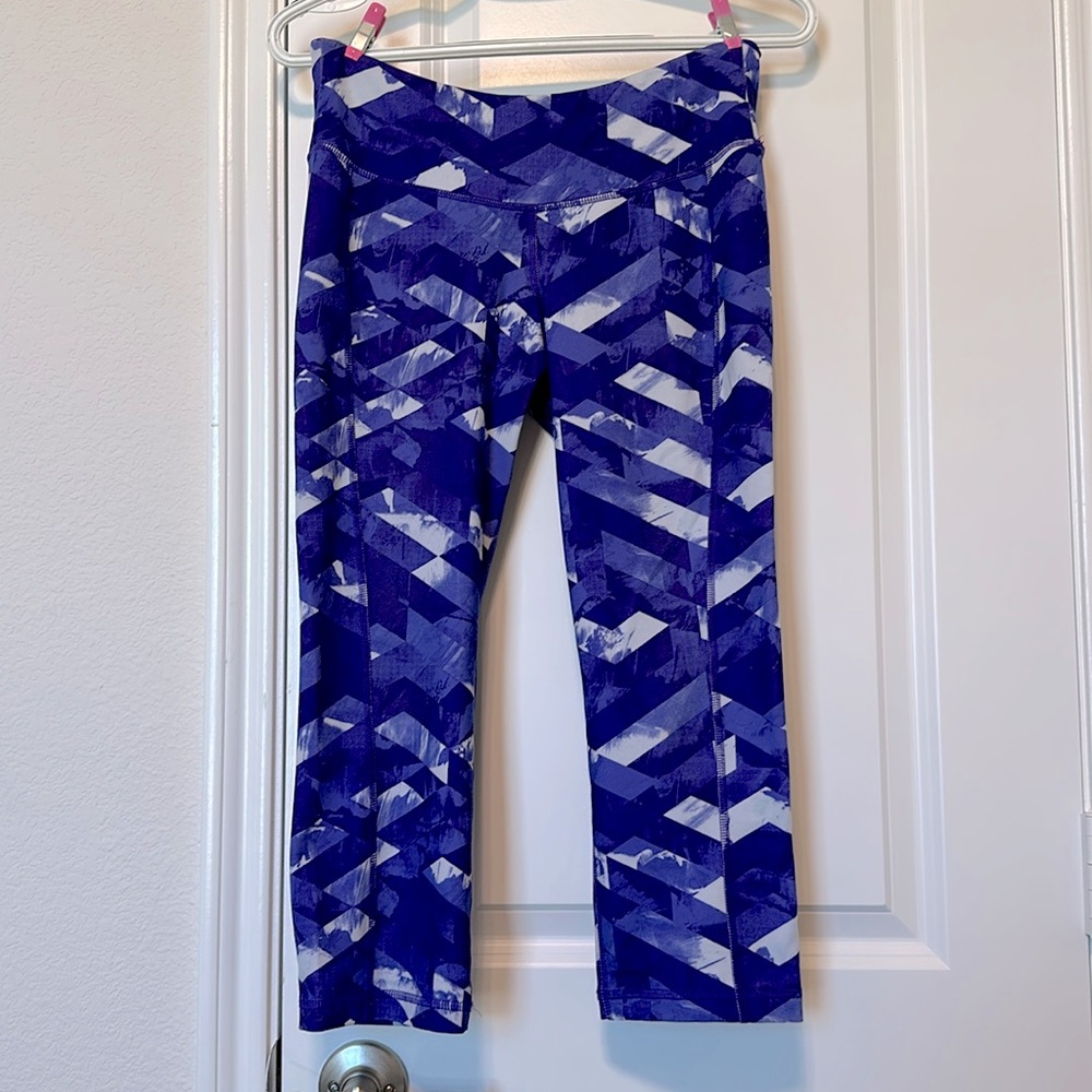 Women’s Old Navy Indigo Chevron 20” Capri Leggings